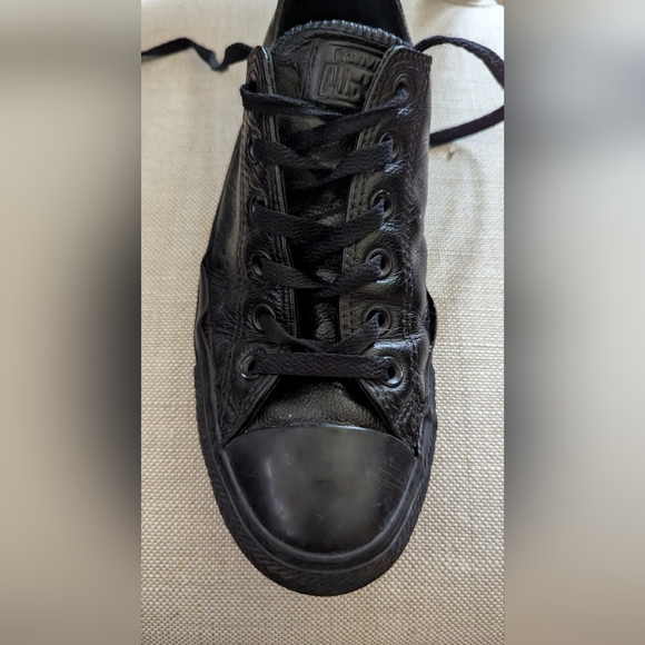 Chuck Taylor All Star Mono Leather Low Top - Picture 10 of 15